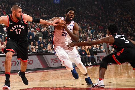  恩比德复出76人终结连败  