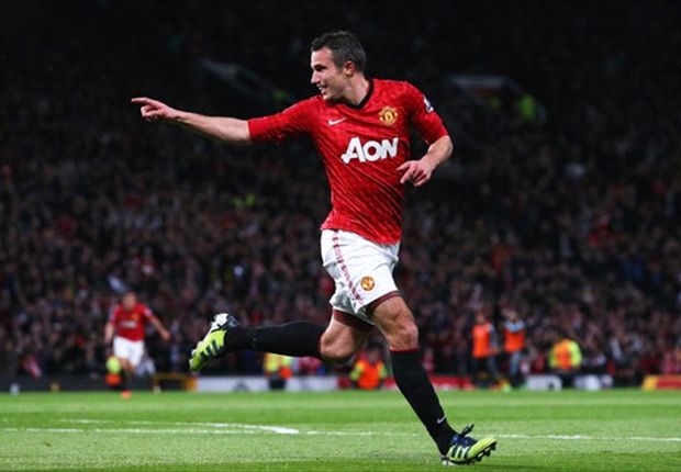  曼联传奇吉格斯现身看台，红魔死忠热情互动  