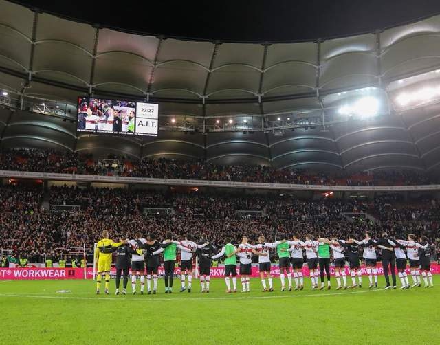  法兰克福租借妖星爆发 日本小将连场破门  